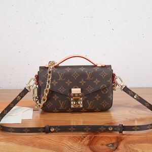 Louis Vuitton Pochette Métis East West, model number M46279 ✨